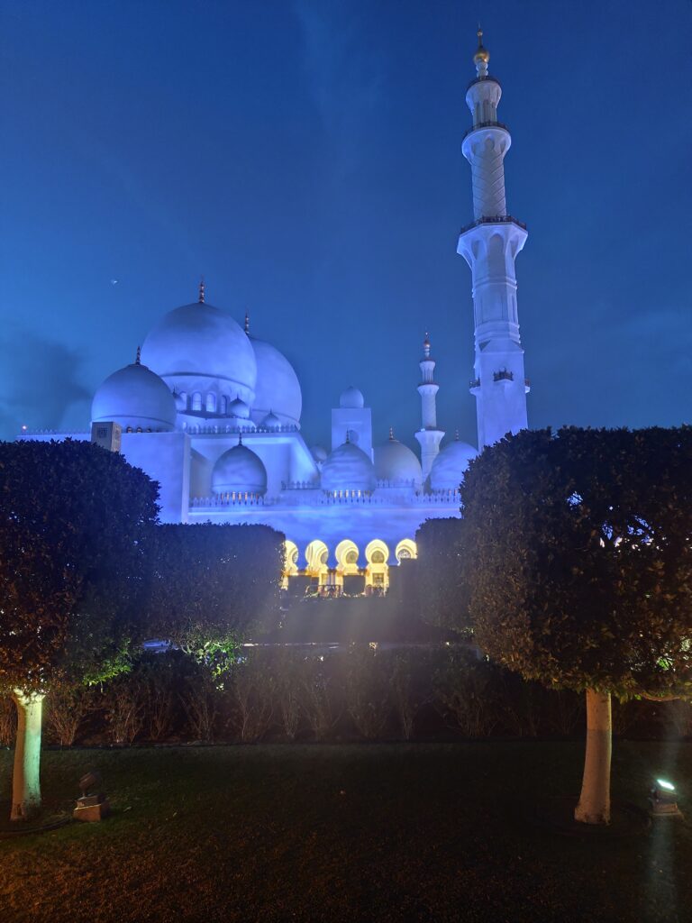 Sheikh Zayed Grand Mosque in the night 