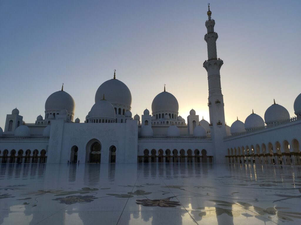 Sheikh Zayed Grand Mosque at sunset in Abu Dhabi, UAE.